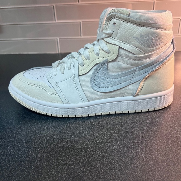 Nike Women's Air Jordan 1 MM High White Pure Platinum Sail FB9891-100 Size 8.5 - Picture 3 of 12